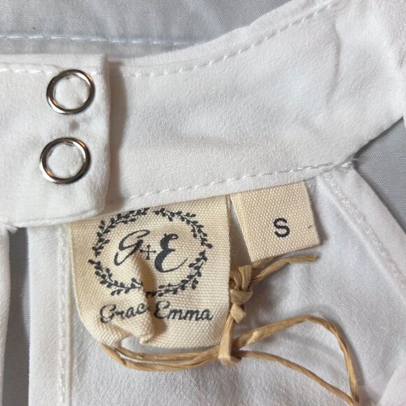 GRACE & EMMA White Halter Top Rhinestone Fringe Light Weight Womens Small New - Picture 4 of 10